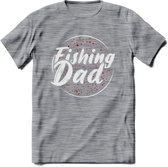Fishing Dad - Vissen T-Shirt | Rood | Grappig Verjaardag Vis Hobby Cadeau Shirt | Dames - Heren - Unisex | Tshirt Hengelsport Kleding Kado - Donker Grijs - Gemaleerd - M