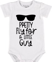 Baby Rompertje met tekst 'Pretty fly a little guy' |Korte mouw l | wit zwart | maat 50/56 | cadeau | Kraamcadeau | Kraamkado