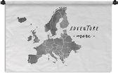 Wandkleed - Wanddoek - Europakaart in grijze waterverf met de quote "Adventure more" - zwart wit - 120x80 cm - Wandtapijt