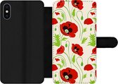 Bookcase Geschikt voor iPhone XS telefoonhoesje - Bloemen - Klaproos - Patroon - Met vakjes - Wallet case met magneetsluiting