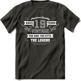 19 Jaar Legend T-Shirt | Zilver - Wit | Grappig Verjaardag en Feest Cadeau | Dames - Heren - Unisex | Kleding Kado | - Donker Grijs - L