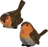 Tuin of huis deco vogels setje van 2x beeldjes roodborstjes 11 cm