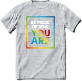Be Proud Of Who You Are | Pride T-Shirt | Grappig LHBTIQ+ / LGBTQ / Gay / Homo / Lesbi Cadeau Shirt | Dames - Heren - Unisex | Tshirt Kleding Kado | - Licht Grijs - Gemaleerd - L
