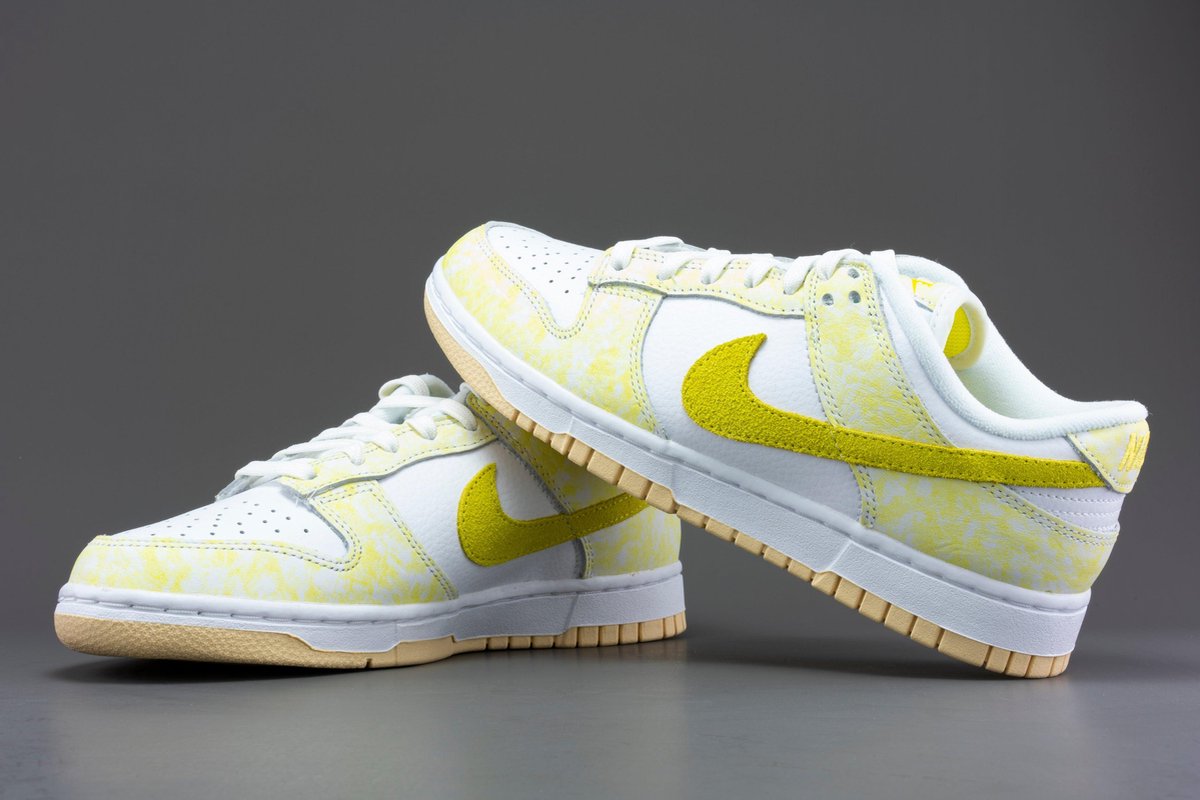 nike dunk low yellow strike