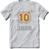 10 Jaar Feest T-Shirt | Goud - Zilver | Grappig Verjaardag Cadeau Shirt | Dames - Heren - Unisex | Tshirt Kleding Kado | - Licht Grijs - Gemaleerd - XXL