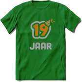 19 Jaar Feest T-Shirt | Goud - Zilver | Grappig Verjaardag Cadeau Shirt | Dames - Heren - Unisex | Tshirt Kleding Kado | - Donker Groen - L