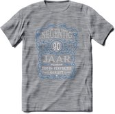 90 Jaar Legendarisch Gerijpt T-Shirt | Blauw - Grijs | Grappig Verjaardag en Feest Cadeau Shirt | Dames - Heren - Unisex | Tshirt Kleding Kado | - Donker Grijs - Gemaleerd - S