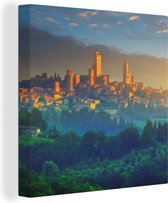 Canvas Schilderij Zonsopkomst boven San Gimignano bij Toscane in Italië - 50x50 cm - Wanddecoratie