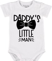 Baby Rompertje met tekst 'Daddy's little man 2' | Korte mouw l | wit zwart | maat 62/68 | cadeau | Kraamcadeau | Kraamkado