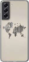 Telefoonhoesje Geschikt voor Samsung Galaxy S21 FE hoesje - Wereldkaart - Hout - Plank - Siliconen Telefoonhoesje