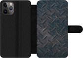 Bookcase Geschikt voor iPhone 11 Pro Max telefoonhoesje - Zwart - IJzer - Diamantplaat - Met vakjes - Wallet case met magneetsluiting