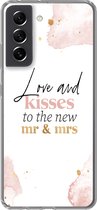 Geschikt voor Samsung Galaxy S21 FE hoesje - Feest - 'Love and kisses to the new Mr & Mrs' - Quotes - Spreuken - Siliconen Telefoonhoesje