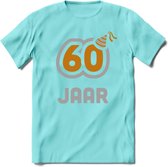 60 Jaar Feest T-Shirt | Goud - Zilver | Grappig Verjaardag Cadeau Shirt | Dames - Heren - Unisex | Tshirt Kleding Kado | - Licht Blauw - L