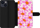 Bookcase Geschikt voor iPhone 13 Mini telefoonhoesje - Bloem - Roze - Patronen - Met vakjes - Wallet case met magneetsluiting - Verjaardag cadeau tiener