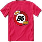 85 Jaar Hoera Verkeersbord T-Shirt | Grappig Verjaardag Cadeau | Dames - Heren | - Roze - S