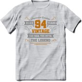 94 Jaar Legend T-Shirt | Goud - Zilver | Grappig Verjaardag Cadeau | Dames - Heren | - Licht Grijs - Gemaleerd - S