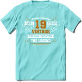 19 Jaar Legend T-Shirt | Goud - Wit | Grappig Verjaardag en Feest Cadeau Shirt | Dames - Heren - Unisex | Tshirt Kleding Kado | - Licht Blauw - M