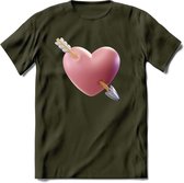 Valentijn Hart met pijl T-Shirt | Grappig Valentijnsdag Cadeautje voor Hem en Haar | Dames - Heren - Unisex | Kleding Cadeau | - Leger Groen - M