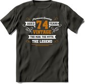 74 Jaar Legend T-Shirt | Goud - Wit | Grappig Verjaardag en Feest Cadeau Shirt | Dames - Heren - Unisex | Tshirt Kleding Kado | - Donker Grijs - XXL
