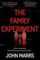 Boekcover met de titel 'THE FAMILY EXPERIMENT' in grote rode letters. Een silhouet van een gezin van drie staat centraal.