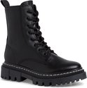Zwarte Tamaris leren veterlaars met witte stiksels en dikke profielzool.
