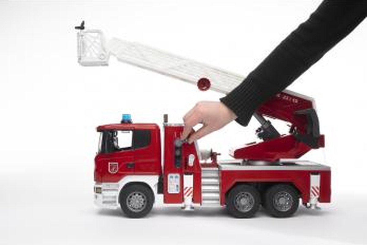 Bruder - Scania R-Serie Brandweerwagen met Waterpomp - Speelgoedauto - Schaal 1:16 — afbeelding 5
