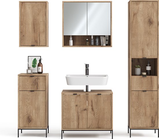 Set van houten badkamermeubels met verticale ribbels.