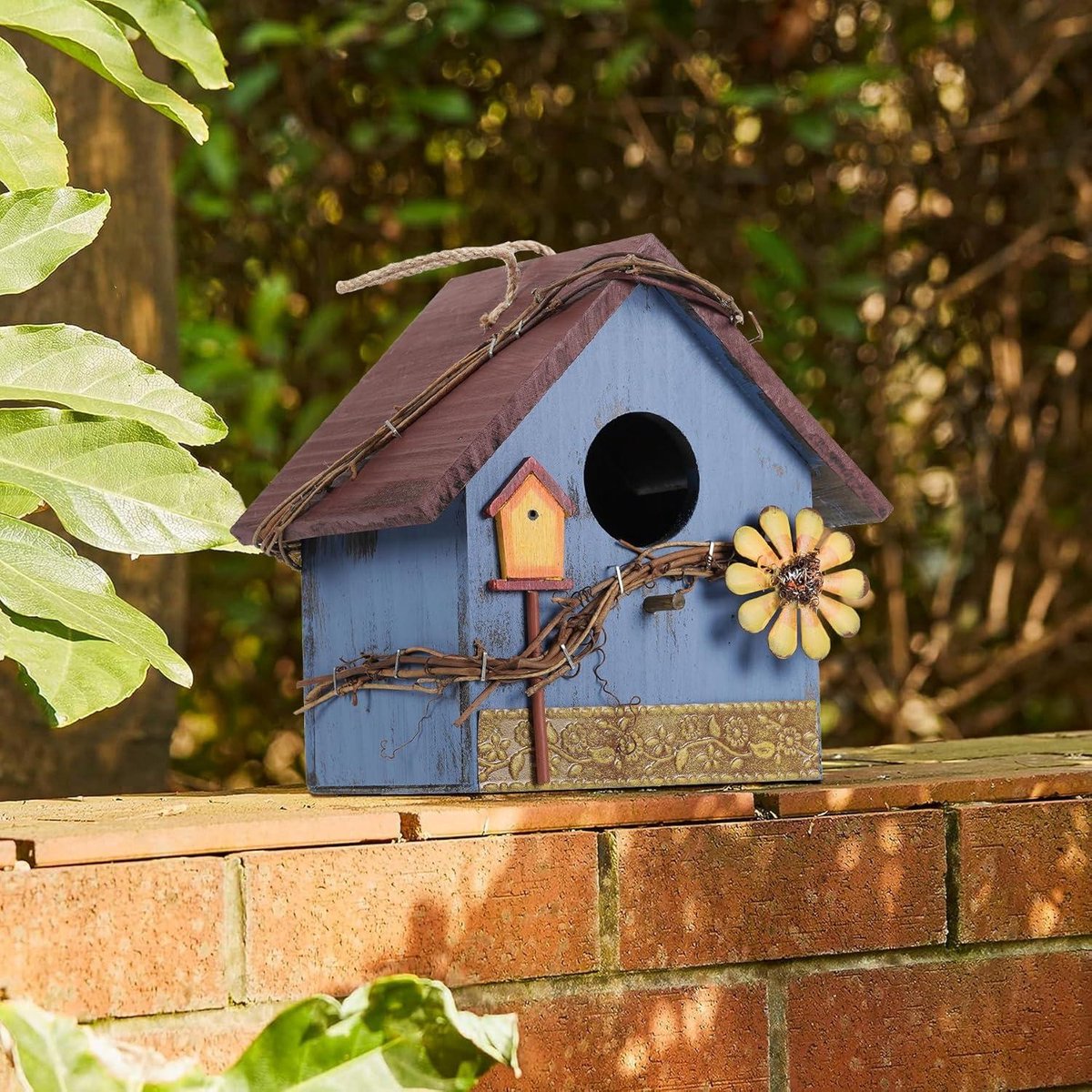 Vogelhuisje of nestkastje in de tuin