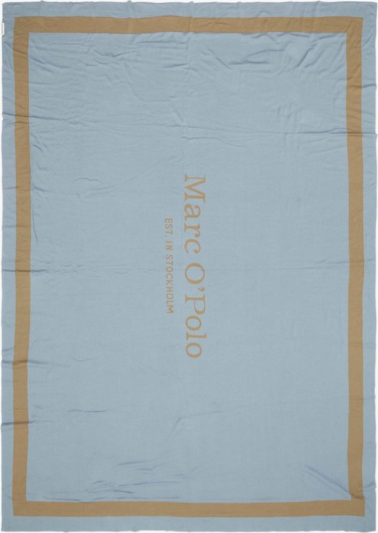 Lichtblauwe plaid met beige rand en 'Marc O'Polo Est. in Stockholm'.