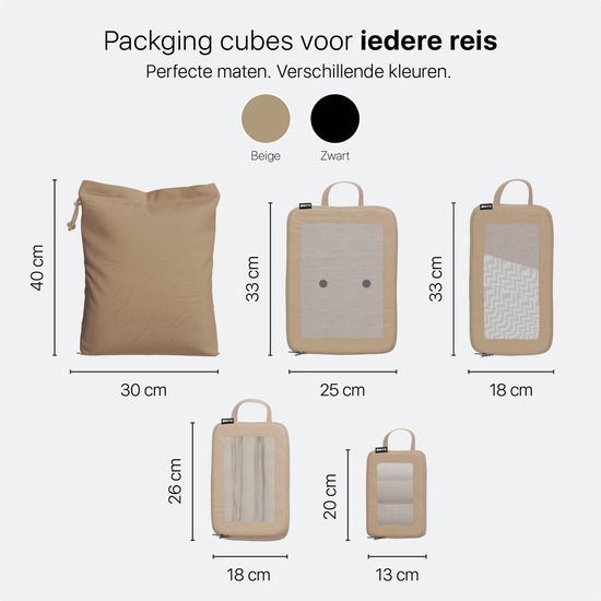 Afmetingen van beige packing cubes en een grote zak. De cubes variëren in grootte van 13x20 cm tot 30x40 cm.