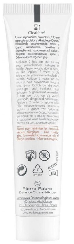 Witte tube met Cicalfate+ erop. "Pierre Fabre Dermo-Cosmetique".

Beperkte tekst zichtbaar.