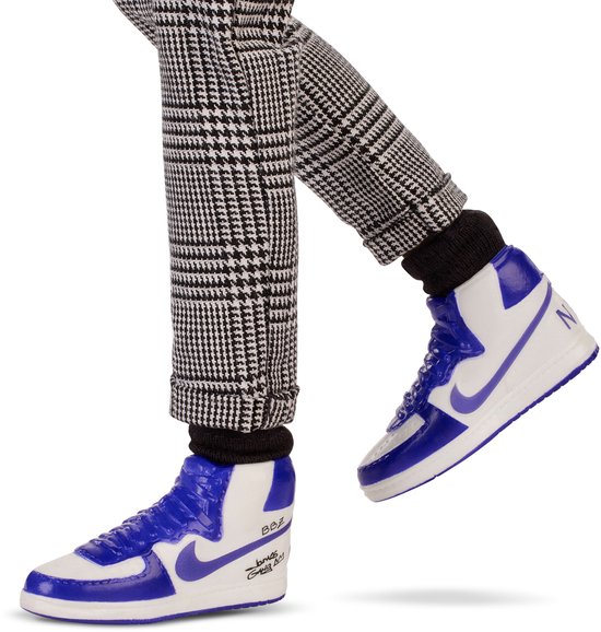 LeBron James Barbie Kenbassadors Doll — afbeelding 2