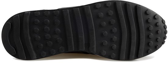 Zwarte buitenzool van een sneaker met een profiel van ribbels en noppen.