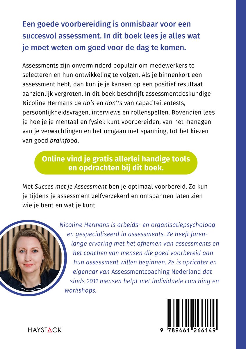 Portret van Nicoline Hermans, auteur van het boek "Succes met je assessment", met een staand profiel op een witte achtergrond.