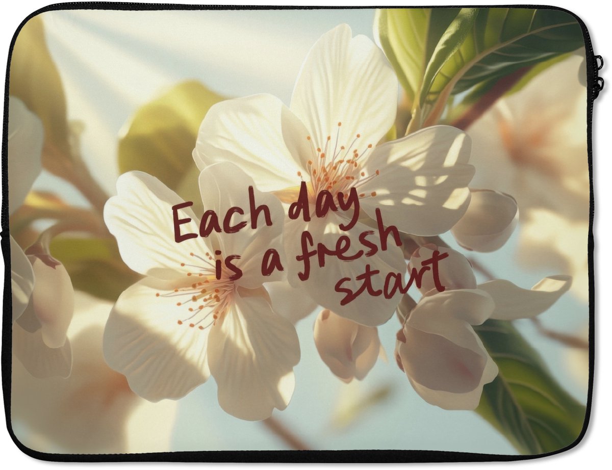Laptophoes 15.6 inch - Bloesems - Zonlicht - Quote - Wit - Laptop sleeve - Binnenmaat 37x26 cm - Zwarte achterkant