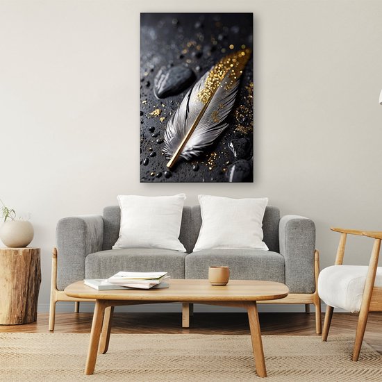 Zilveren veer met gouden accenten - Veer poster - Posters object - Hyperrealisme - Wanddecoratie kinderkamer - Hedendaagse posters - poster 50x70 cm