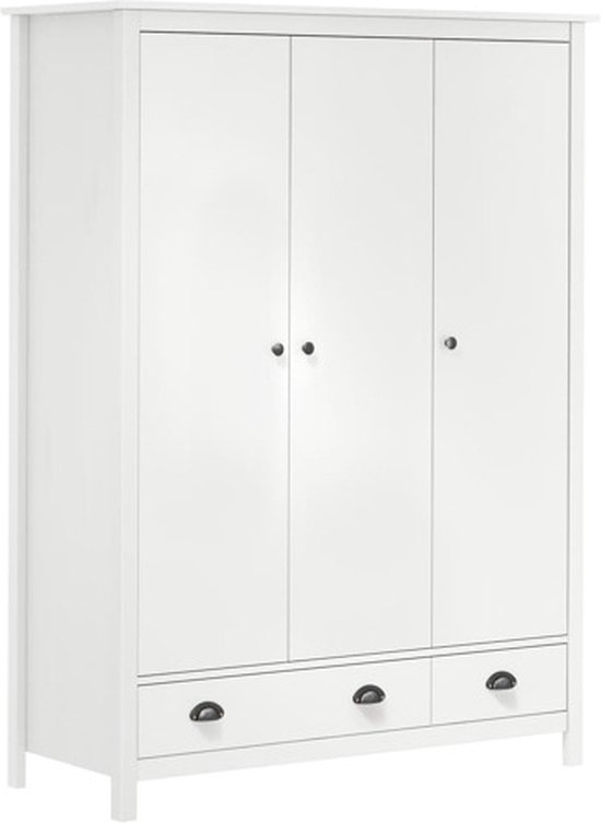 Witte kledingkast met drie deuren en twee laden aan de onderkant, voorzien van ronde knoppen.