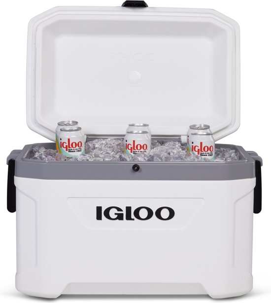 Witte Igloo koelbox met open deksel, gevuld met ijs en drie blikjes.