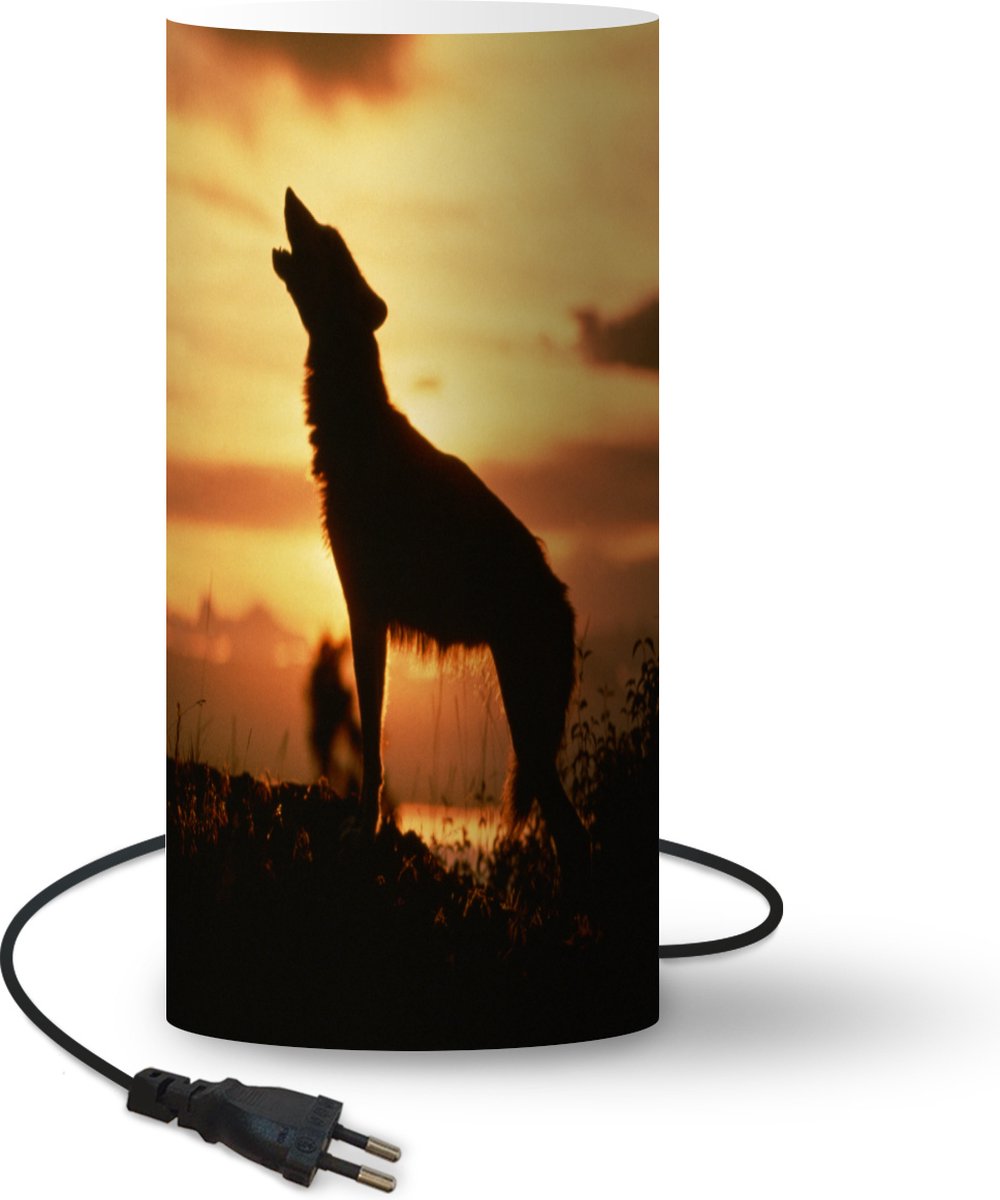 Lamp - Nachtlampje - Tafellamp slaapkamer - Wolf - Zon - Silhouet - 54 cm hoog - Ø24.8 cm - Inclusief LED lamp