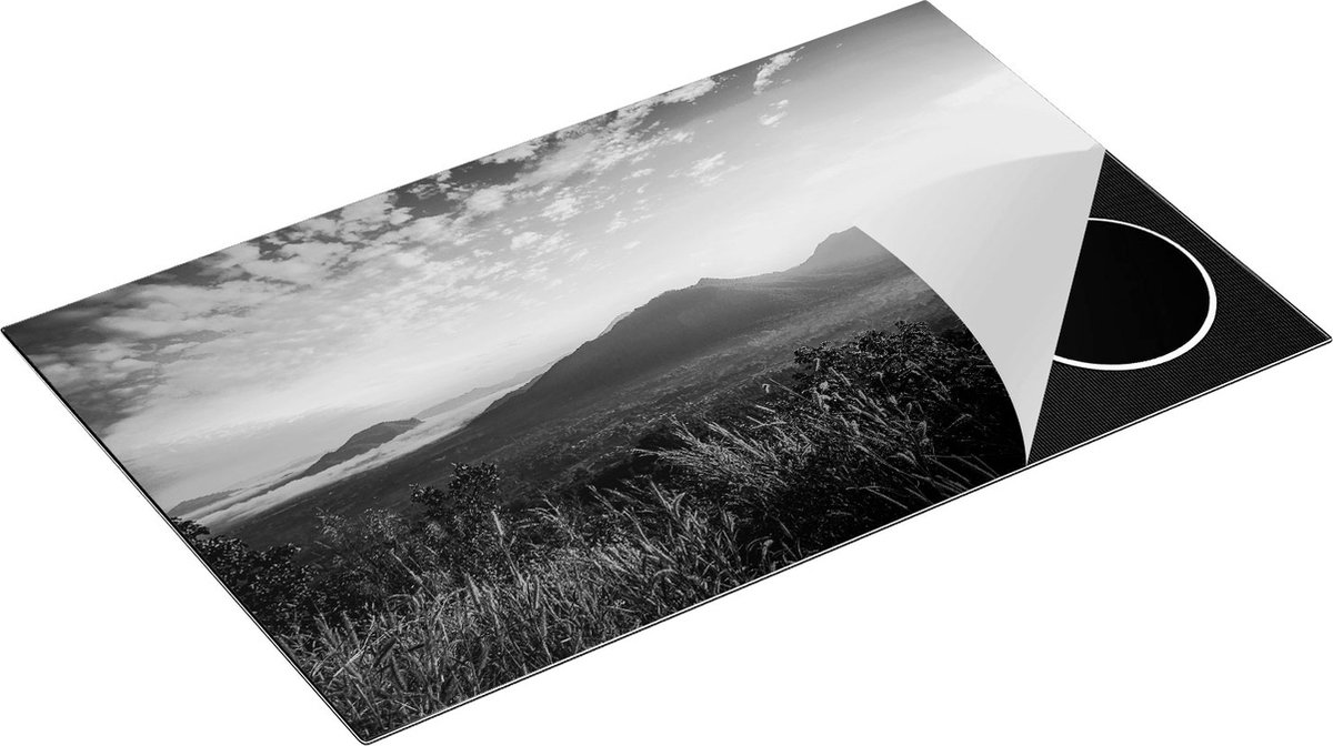 Chefcare Inductie Beschermer Bergen met Mist in Thailand - Zwart Wit - 85x50 cm - Afdekplaat Inductie - Kookplaat Beschermer - Inductie Mat