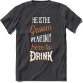 T-Shirt Knaller T-Shirt| He Is The Groom | Vrijgezellenfeest Cadeau Man / Vrouw -  Bride / Groom To Be Bachelor Party - Grappig Bruiloft Bruid / Bruidegom |Heren / Dames Kleding shirt|Kleur zwart|Maat XL