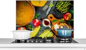 Spatscherm keuken 90x60 cm - Kookplaat achterwand Groente - Kruiden - Bestek - Taart - Muurbeschermer - Spatwand fornuis - Hoogwaardig aluminium