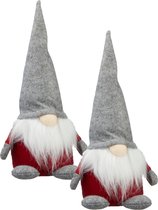 2x stuks pluche gnome/dwerg decoratie poppen/knuffels met grijze muts 30 cm - Kerstgnomes/kerstdwergen/kerstkabouters