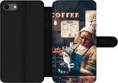 Bookcase Geschikt voor iPhone 7 telefoonhoesje - Melkmeisje - Barista - Vermeer - Koffie - Cappuccino - Met vakjes - Wallet case met magneetsluiting