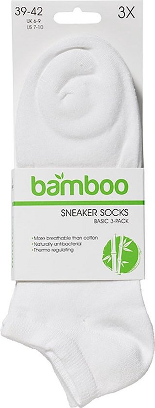 Verpakking met 3 paar witte basic sneakersokken van bamboe. Maat 39-42.