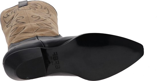 Zool van een zwarte laars met beige schacht, sierlijke stiksels, puntige neus en de tekst 'FB Fashion Boots'.