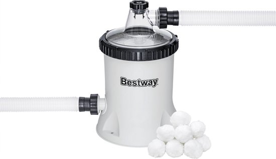 Witte Bestway filterpomp met transparante deksel, zwarte aansluitingen, witte flexibele slangen en een stapel witte filterbollen ernaast.