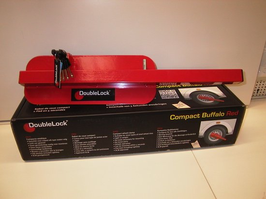 Verpakking van de rode DoubleLock compacte wielklem "Buffalo Red" met sleutels.