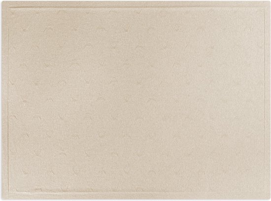 Een beige deken met een subtiel, ingeweven maanpatroon, liggend op een witte achtergrond.
