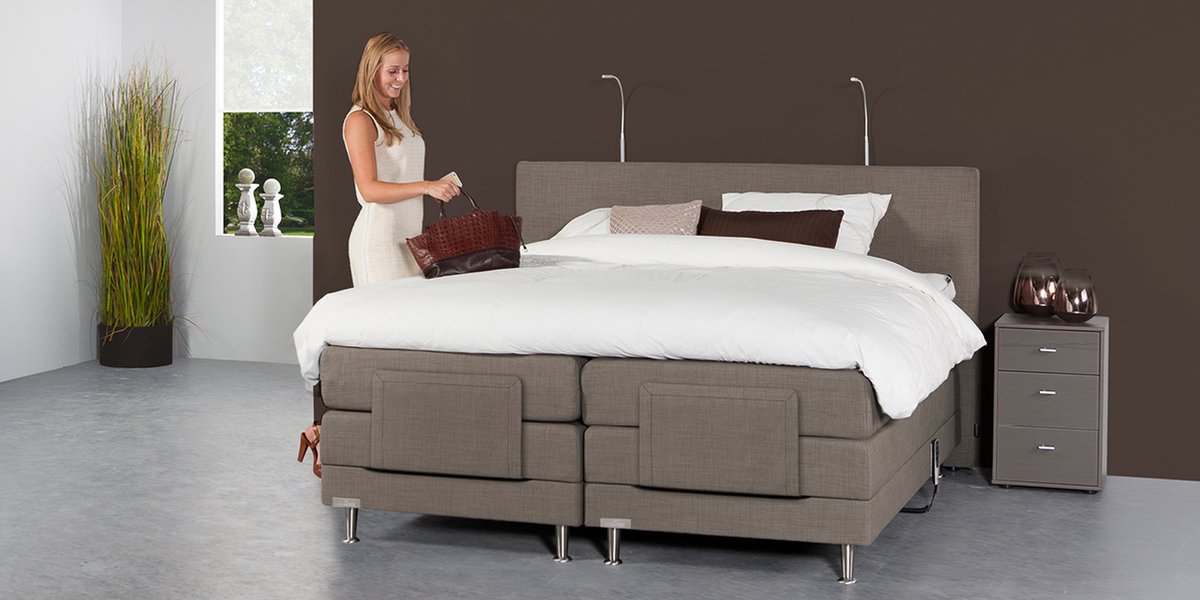 Boxspring 180x200 - Caresse Silver 4700 - Elektrisch - Meegestoffeerde Pocket Matrassen - Incl. 520 Topper - Urban Light Grey